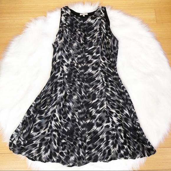 Joie Dresses & Skirts - Joie Leopard-print Silk Dress XS